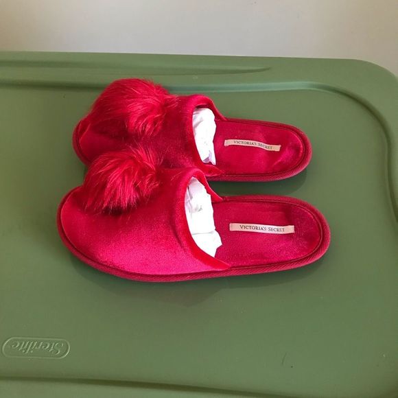 Women’s Victoria Secret slippers in red size M - Picture 2 of 5